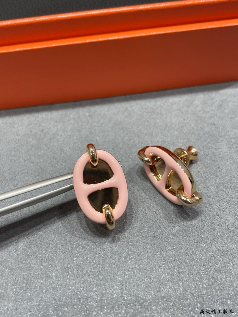 H**me5 earrings